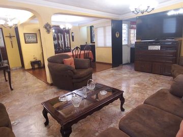 OPORTUNIDAD PARA 2 FAMILIAS, RESTAURANTE, ESCUELA, SPA, DENTISTA
