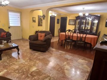 OPORTUNIDAD PARA 2 FAMILIAS, RESTAURANTE, ESCUELA, SPA, DENTISTA