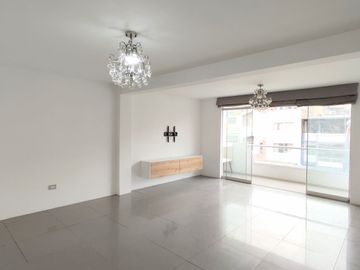 ¡Vive con Espacio y Comodidad! Departamento de 130 m² en 3er Piso