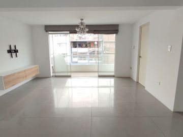 ¡Vive con Espacio y Comodidad! Departamento de 130 m² en 3er Piso