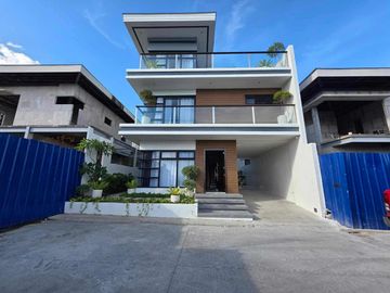 5BR| 3STOREY SINGLE ATTACHED HOUSE & LOT IN TALISAY