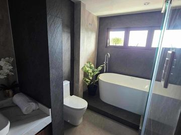 5BR| 3STOREY SINGLE ATTACHED HOUSE & LOT IN TALISAY