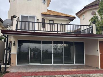 CANYON RANCH Carmona Newly Renovated Berkeley Home with Stunning Ridge Views