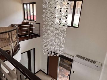 CANYON RANCH Carmona Newly Renovated Berkeley Home with Stunning Ridge Views