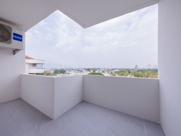 Sale ​​Suphanich Condo, 8th floor,38m.,1.79MB,furnish,near the train station, Wat Ket,Mueang Chiang Mai
