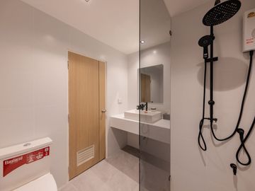 Sale ​​Suphanich Condo, 8th floor,38m.,1.79MB,furnish,near the train station, Wat Ket,Mueang Chiang Mai