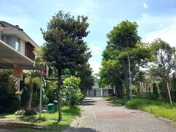 Rumah Halaman Luas di Perumahan Citra Sun Garden