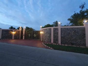 Beautiful Mansion House in Tagaytay With Farm In Tagaytay