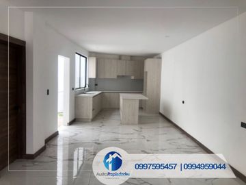 DE VENTA CASA POR ESTRENAR EN LA DON BOSCO