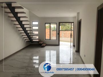 DE VENTA CASA POR ESTRENAR EN LA DON BOSCO