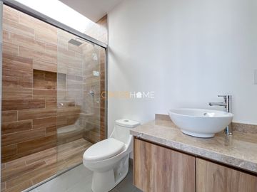 CASA EN VENTA, JURIQUILLA QRO.