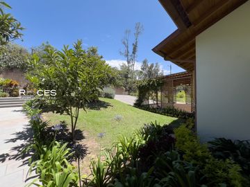🚀 HERMOSA CASA CUMBAYA  VENTA