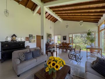 🚀 HERMOSA CASA CUMBAYA  VENTA