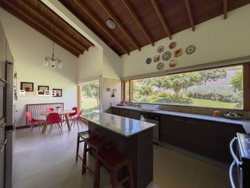 🚀 HERMOSA CASA CUMBAYA  VENTA