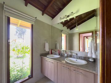 🚀 HERMOSA CASA CUMBAYA  VENTA