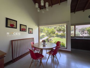 🚀 HERMOSA CASA CUMBAYA  VENTA