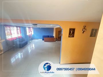 VENDO CASA AMPLIA EN RICAURTE