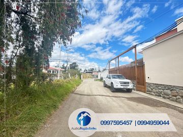 VENDO CASA AMPLIA EN RICAURTE