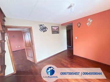 VENDO CASA AMPLIA EN RICAURTE