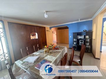 VENDO CASA AMPLIA EN RICAURTE