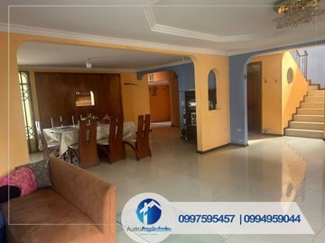 VENDO CASA AMPLIA EN RICAURTE