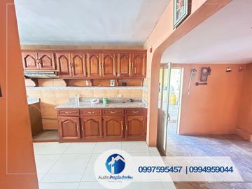 VENDO CASA AMPLIA EN RICAURTE