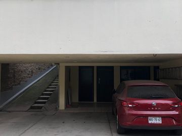 VENDO CASA EN CIRCUITO NOVELISTAS SATELITE NAUCALPAN ESTADO DE MEXICO