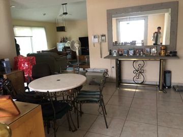 VENDO CASA EN CIRCUITO NOVELISTAS SATELITE NAUCALPAN ESTADO DE MEXICO
