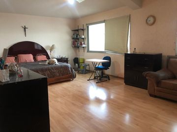 VENDO CASA EN CIRCUITO NOVELISTAS SATELITE NAUCALPAN ESTADO DE MEXICO