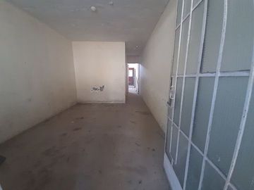 SE VENDE CASA COMO TERRENO UBICADO EN AV LORETO - PIURA