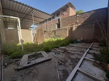 SE VENDE CASA COMO TERRENO UBICADO EN AV LORETO - PIURA