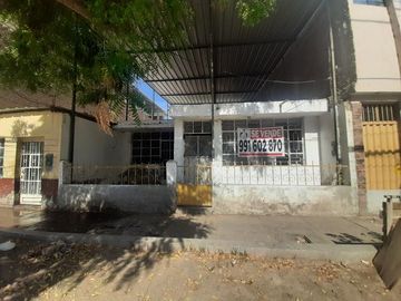 SE VENDE CASA COMO TERRENO UBICADO EN AV LORETO - PIURA