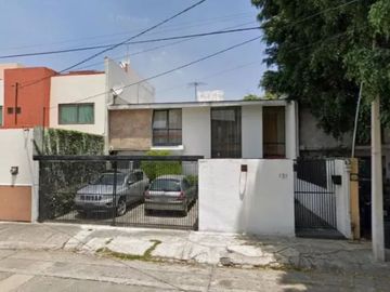 Duplica Tu Inversion, Te Asesoramos!! Casa De Remate Ya Adjudicada En ECHEGARAY!! Aprovecha!!