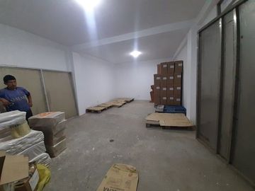 SE VENDE LOCAL COMERCIAL EN LA VICTORIA A 5 CUADRAS DEL EMPORIO COMERCIAL DE GAMARRA