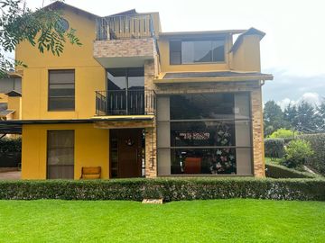 Casa campestre en venta en cota cundinamarca rodeada por naturaleza y con hermosa vista