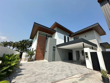 En venta exclusiva casa de estreno en Mocoli Golf, Isla Mocoli, Samborondon