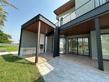 En venta exclusiva casa de estreno en Mocoli Golf, Isla Mocoli, Samborondon