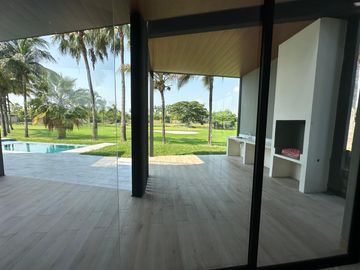 En venta exclusiva casa de estreno en Mocoli Golf, Isla Mocoli, Samborondon