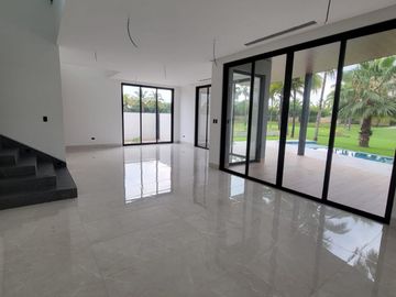 En venta exclusiva casa de estreno en Mocoli Golf, Isla Mocoli, Samborondon