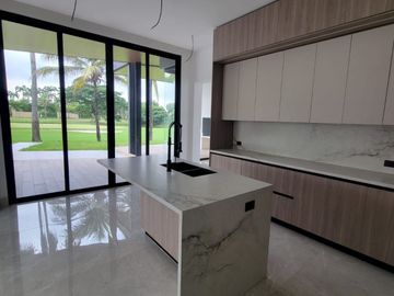 En venta exclusiva casa de estreno en Mocoli Golf, Isla Mocoli, Samborondon
