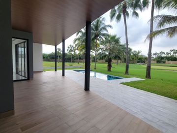 En venta exclusiva casa de estreno en Mocoli Golf, Isla Mocoli, Samborondon