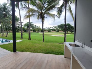 En venta exclusiva casa de estreno en Mocoli Golf, Isla Mocoli, Samborondon