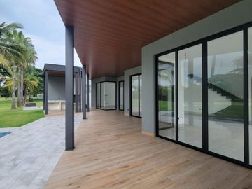 En venta exclusiva casa de estreno en Mocoli Golf, Isla Mocoli, Samborondon