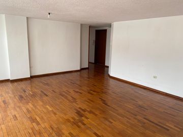 VENTA DE AMPLIO DEPARTAMENTO SECTOR QUICENTRO, MUY CERCANO AL PARQUE DE LA CAROLINA