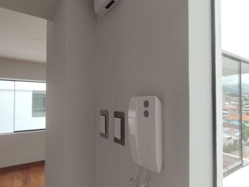 CON VISTA A LA MONTAÑA PICOL VENTA DE DEPARTAMENTO DE 3 DORMITORIOS EN RESIDENCIAL CIELO AZUL LARAPA