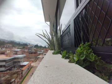 CON VISTA A LA MONTAÑA PICOL VENTA DE DEPARTAMENTO DE 3 DORMITORIOS EN RESIDENCIAL CIELO AZUL LARAPA