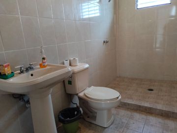VENDO CASA PARA DECORAR. 4 RECAMARAS. JARDIN, ESTUDIO EN CHALCO