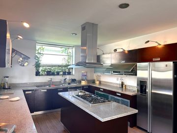 EXCELENTE RESIDENCIA EN VALLE REAL
