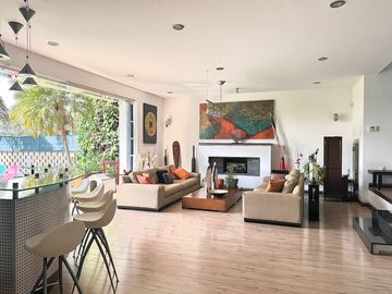 EXCELENTE RESIDENCIA EN VALLE REAL