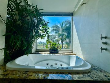 EXCELENTE RESIDENCIA EN VALLE REAL